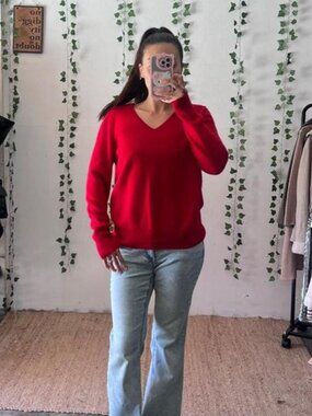 Only Mine cherry red 2-ply 100% cashmere vneck sweater size L